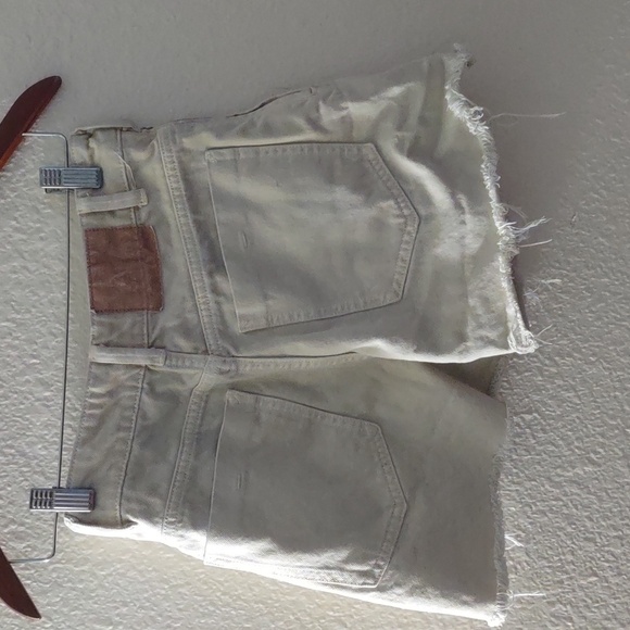 USED ZARA SIZE 4 DISTRESSED SHORTS POCKETS ON BACK AND SIDES - Picture 6 of 10